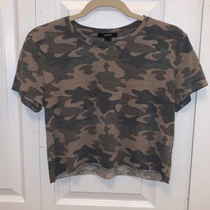 Forever 21 camo cropped tshirt